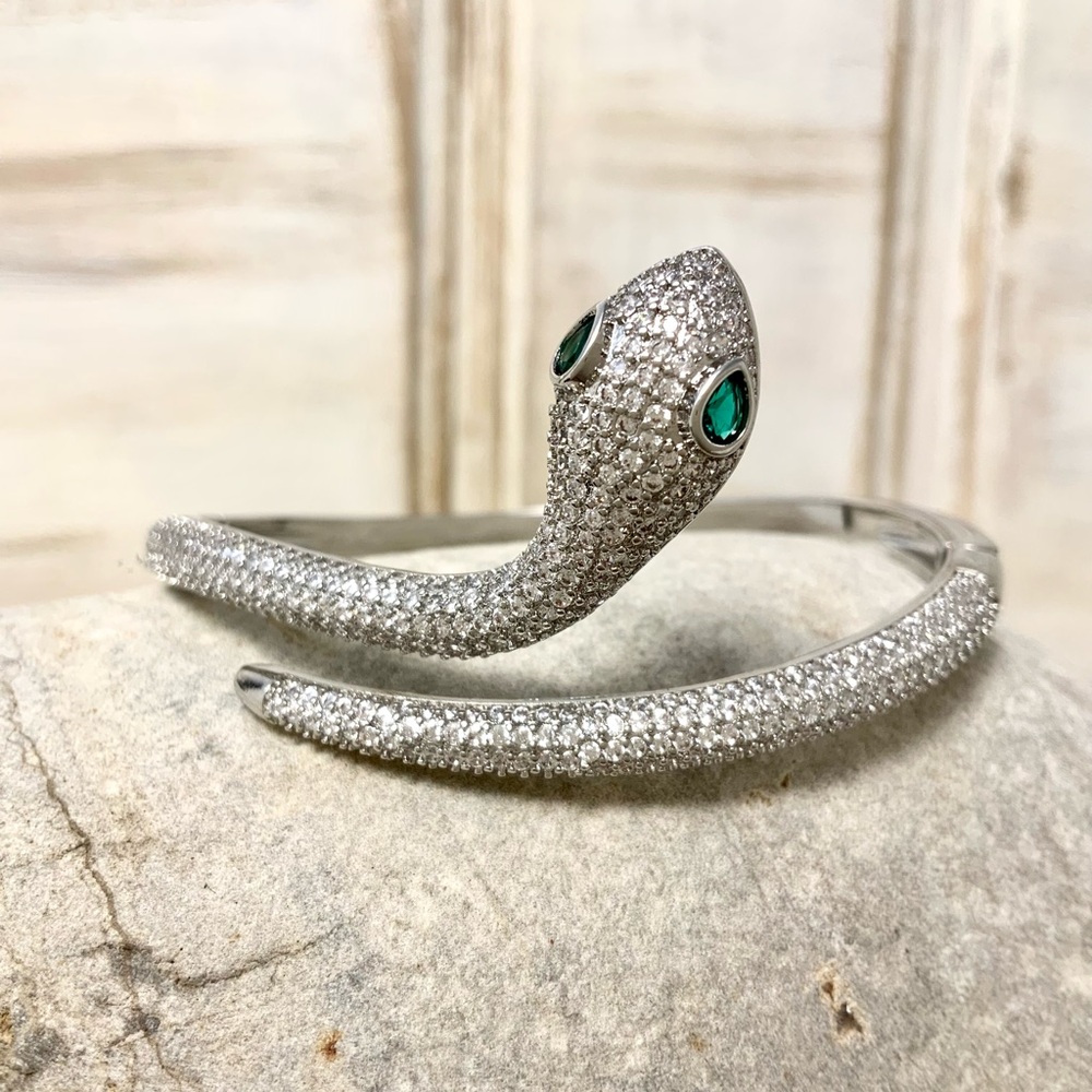 Emerald eyes Silver Snake Bracelet with Green Eyes